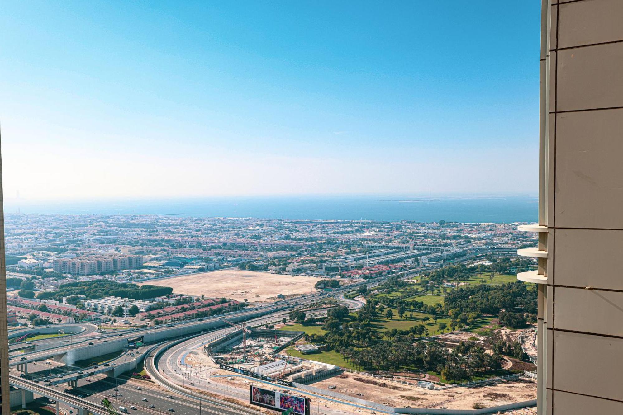 Visionary Vista: 2br Al Habtoor Appartement Dubaï
