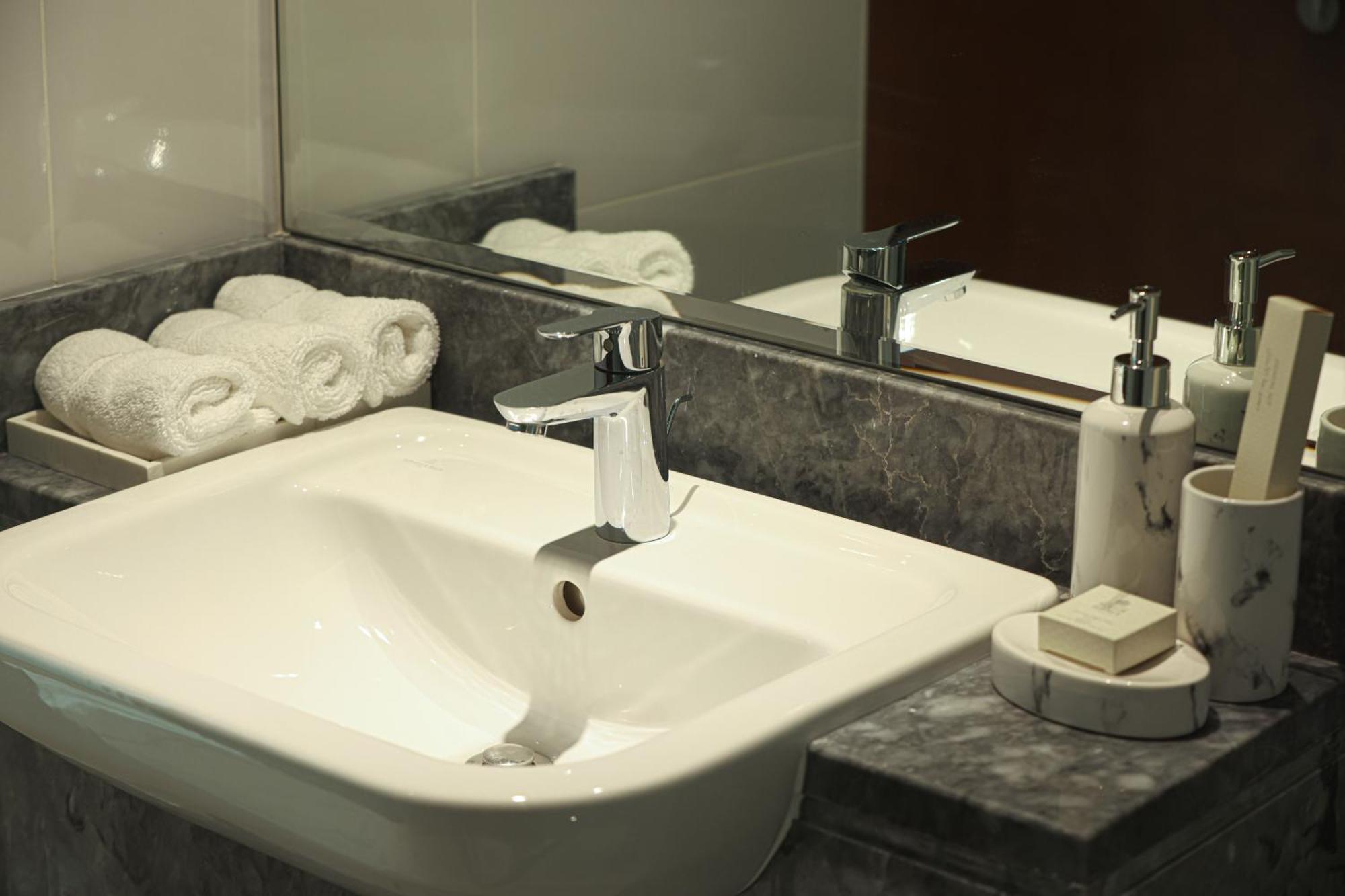 Visionary Vista: 2br Al Habtoor Dubaï