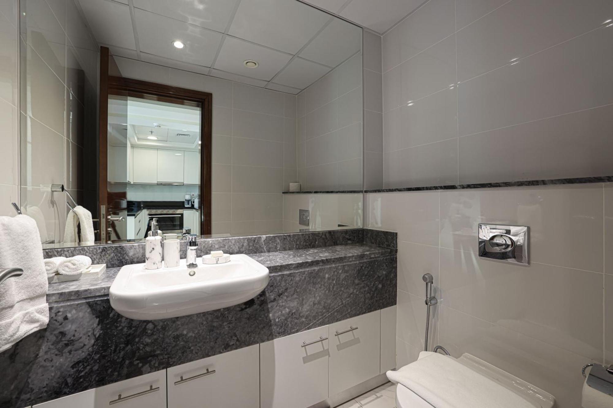 Visionary Vista: 2br Al Habtoor * Dubaï