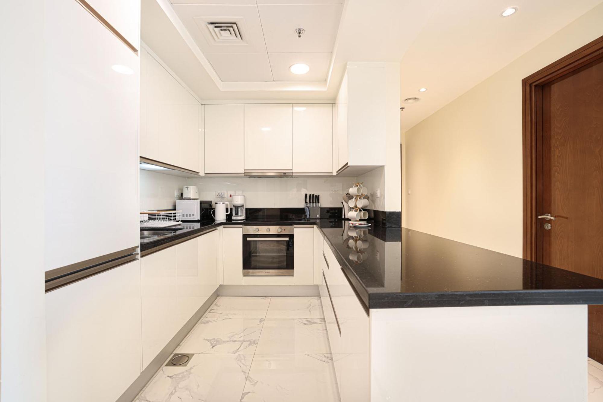 Visionary Vista: 2br Al Habtoor Appartement Dubaï